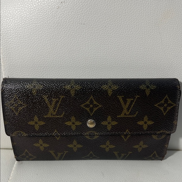 Louis Vuitton Handbags - Authentic Louis Vuitton Monogram International Long Wallet